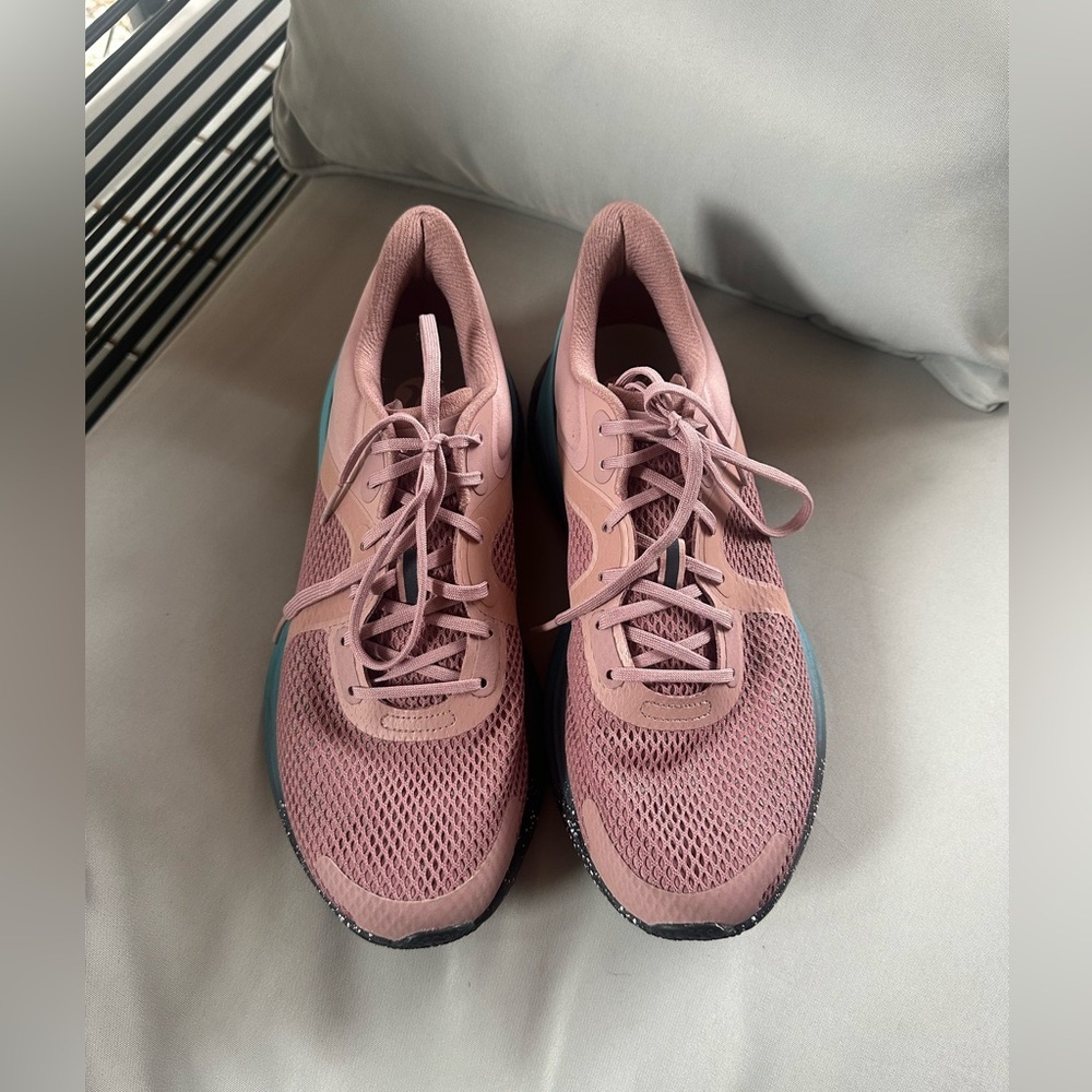 LULULEMON SNEAKERS NWOT - Picture 3 of 7